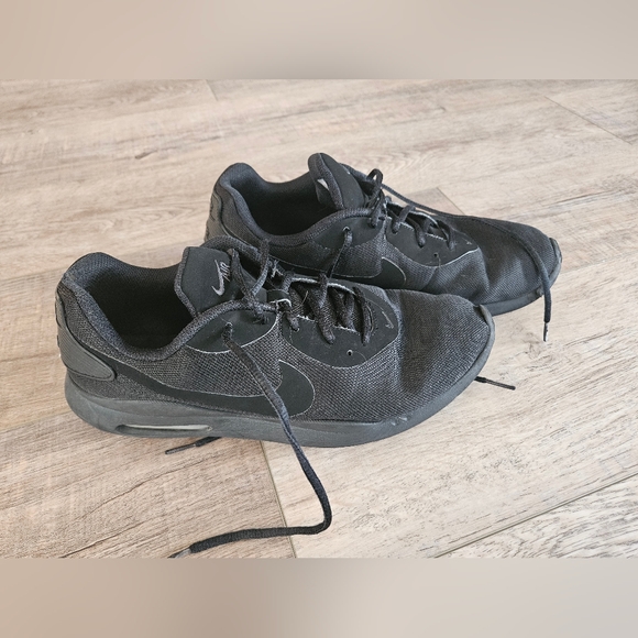 Nike Air Max Oketo Triple Black Mesh Running Shoe Mens Size 11 - Picture 2 of 15